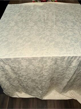 Elegant Ivory/Cream Floral Damask Jacquard Tablecloth - Home Dining